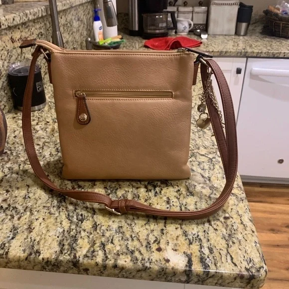 GUC Marc New York Crossbody 10X10 - Picture 2 of 11
